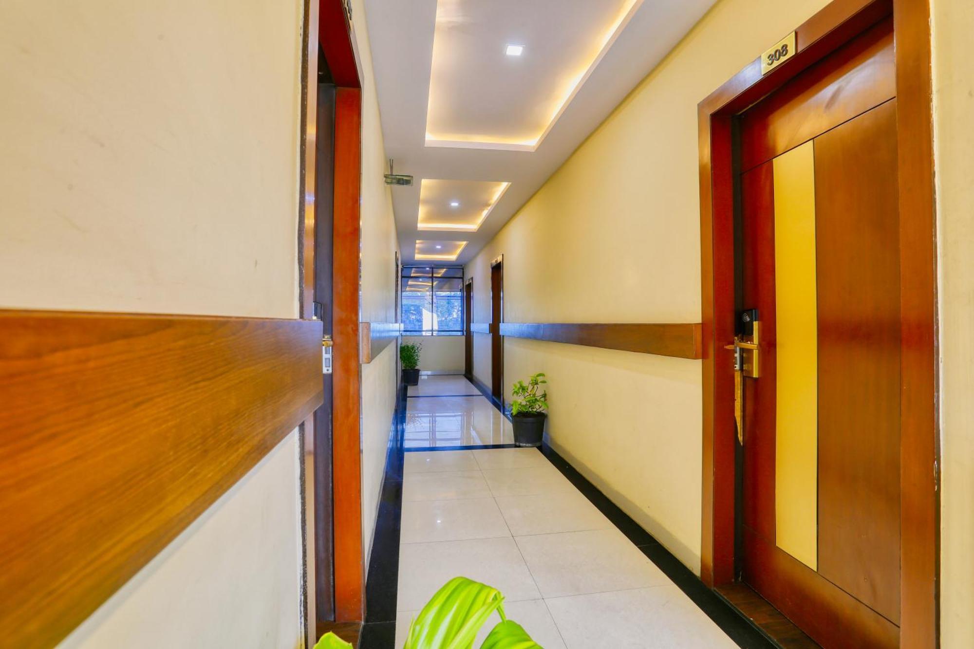 The Ashoka Hotel Індаур Екстер'єр фото