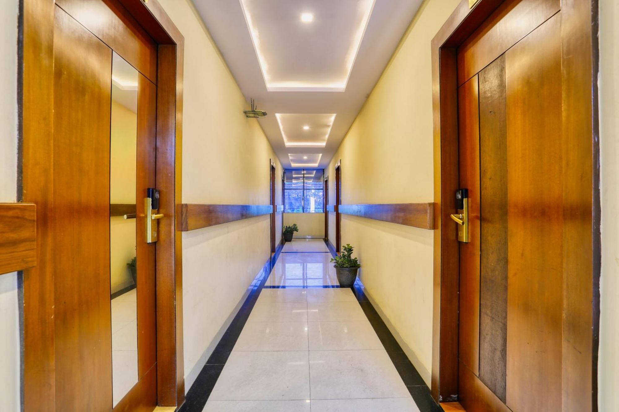 The Ashoka Hotel Індаур Екстер'єр фото